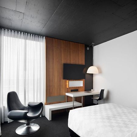 Alt Hotel Toronto Airport Миссиссага Экстерьер фото