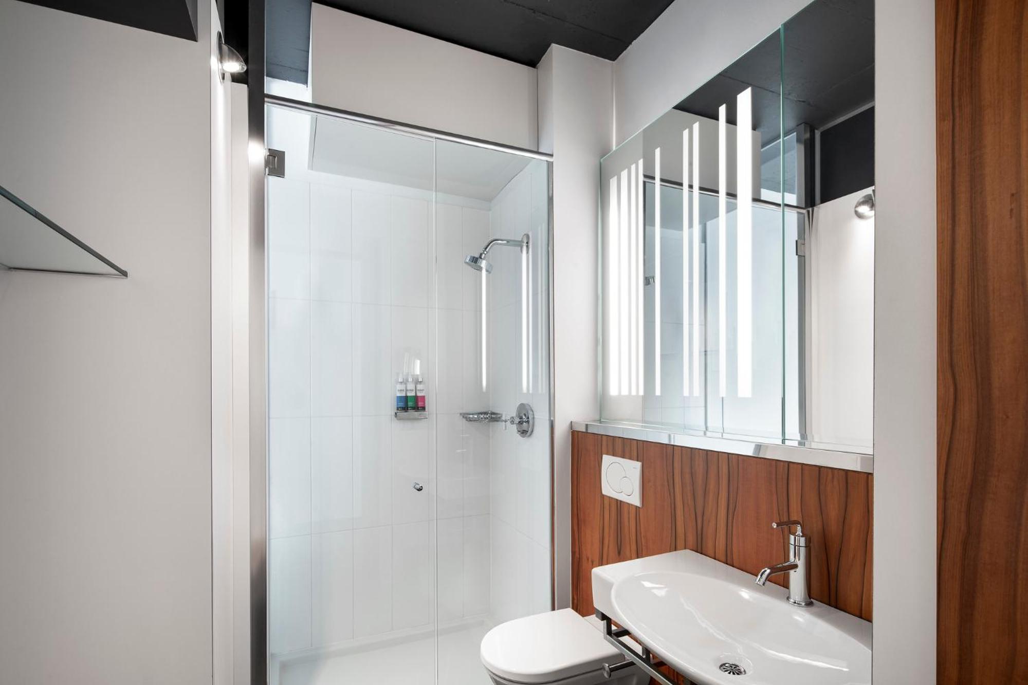 Alt Hotel Toronto Airport Миссиссага Экстерьер фото