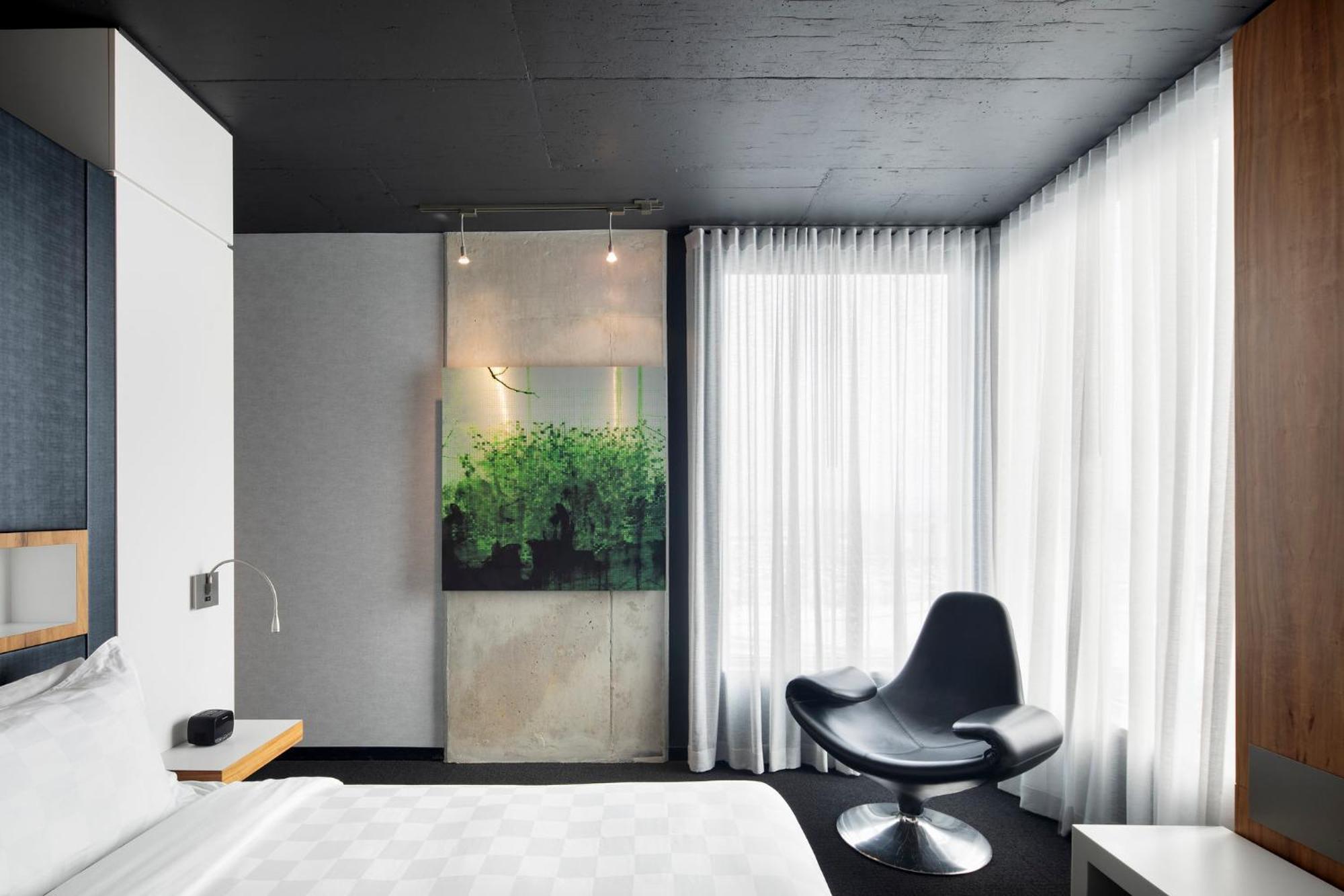 Alt Hotel Toronto Airport Миссиссага Экстерьер фото