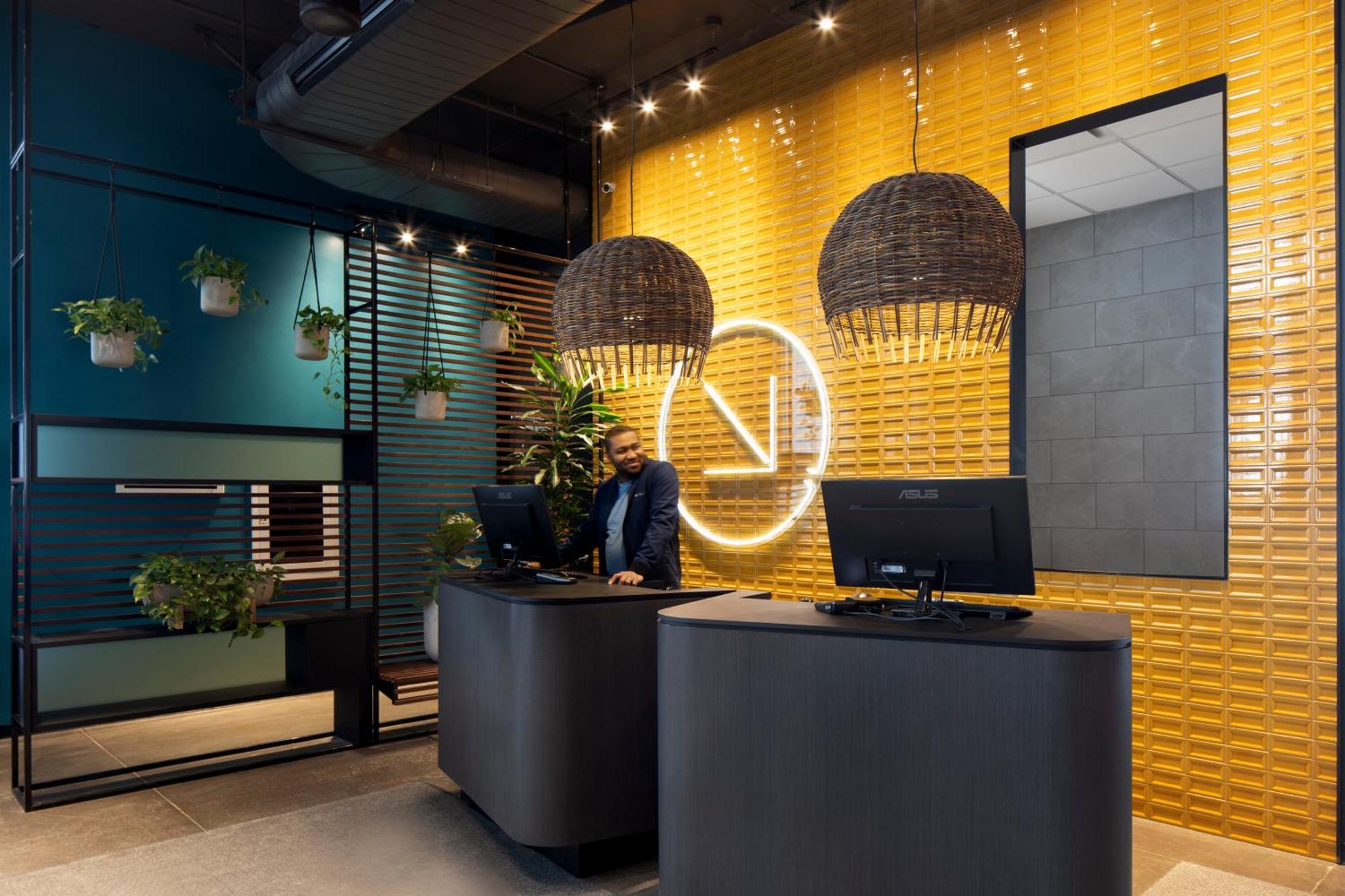 Alt Hotel Toronto Airport Миссиссага Экстерьер фото