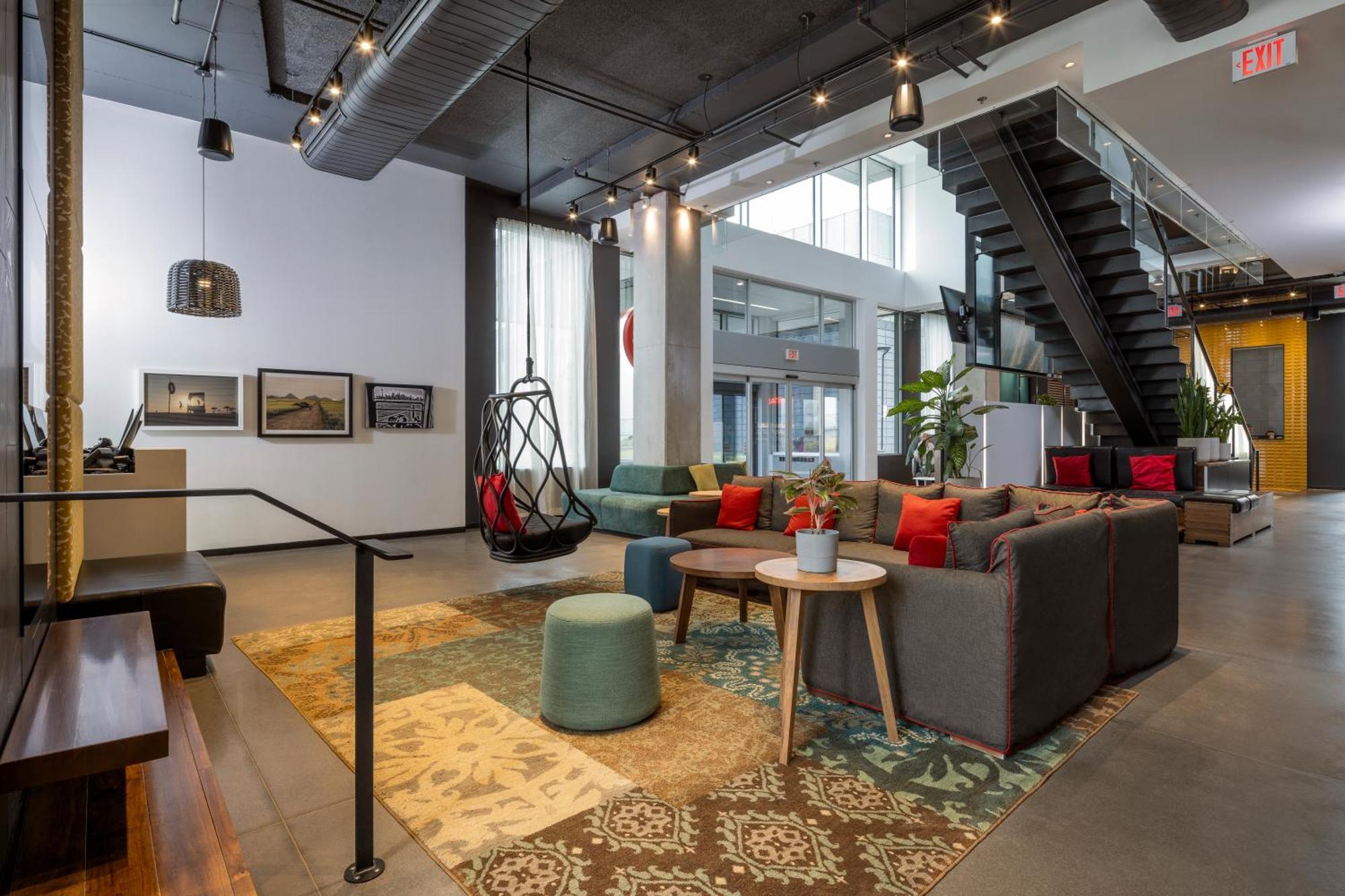Alt Hotel Toronto Airport Миссиссага Экстерьер фото